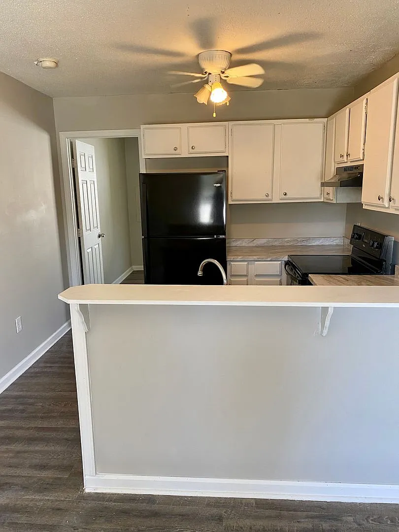 94 Cedarcrest Dr — Photo 3