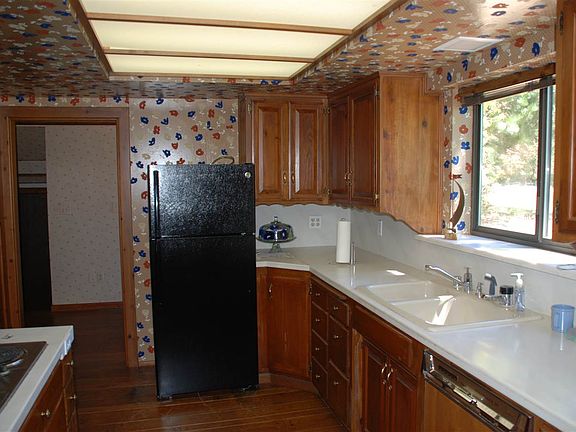 3rd image of 823 Lassen View Dr