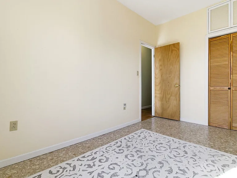 470 Mallory Ave #2 — Photo 16