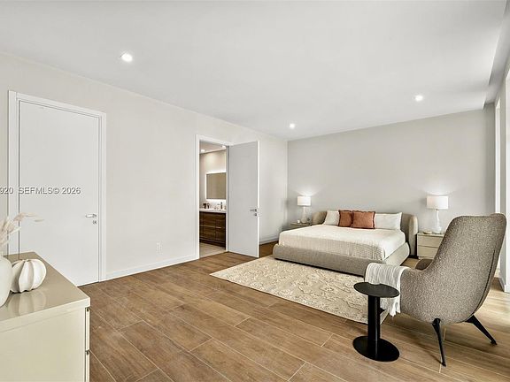3rd image of 527 Orton Ave #403