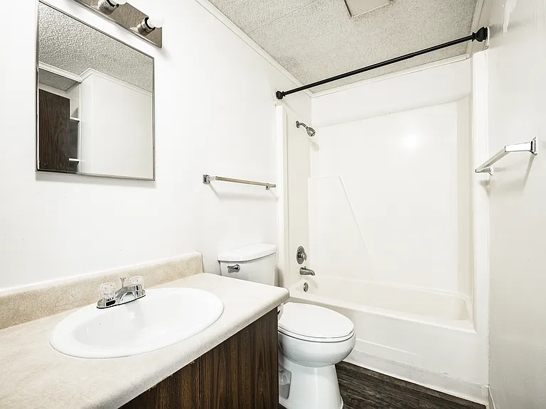 Camellia Court Apartments — Photo 37