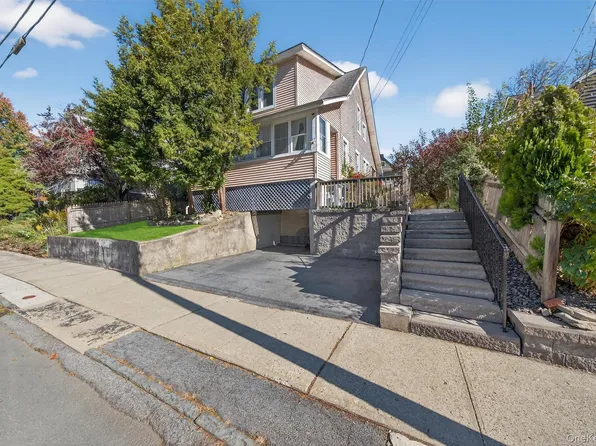 15 Commonwealth Avenue, Middletown, NY 10940