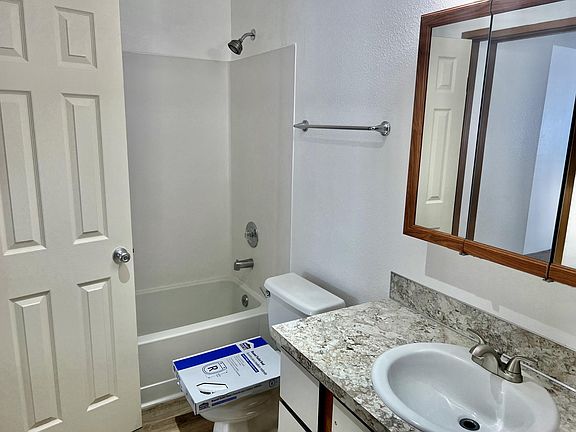 4th image of 525 11th St NW