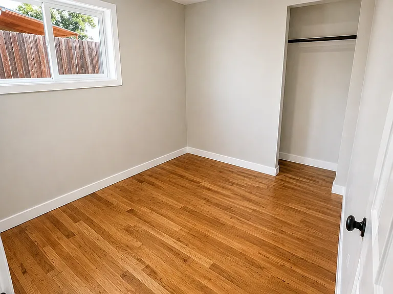 715 Utica Ave — Photo 4