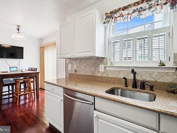 3rd image of 3001 Rainbird Ct