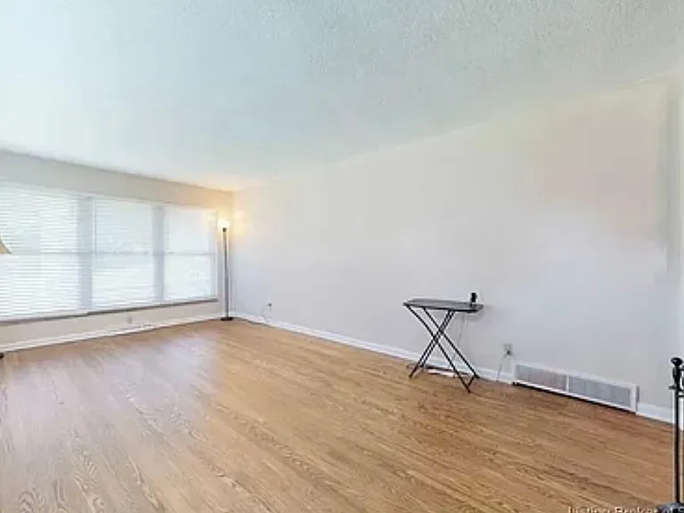 9200 Walnut St — Photo 14