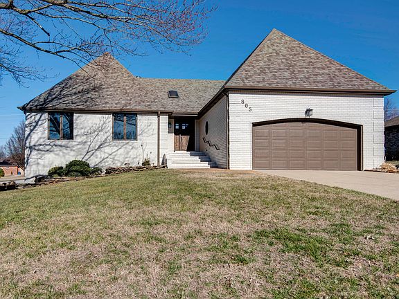 2nd image of 805 W Briarwood Lane
