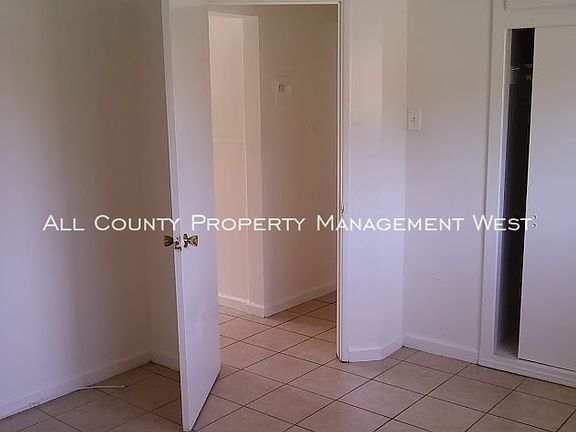 2nd image of 112 N Walnuthaven Dr APT D