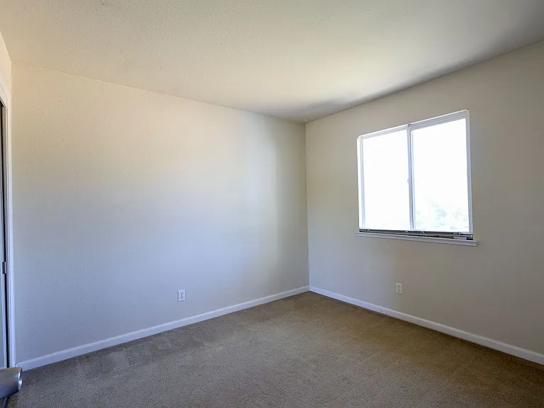 208 Grant Ave — Photo 10