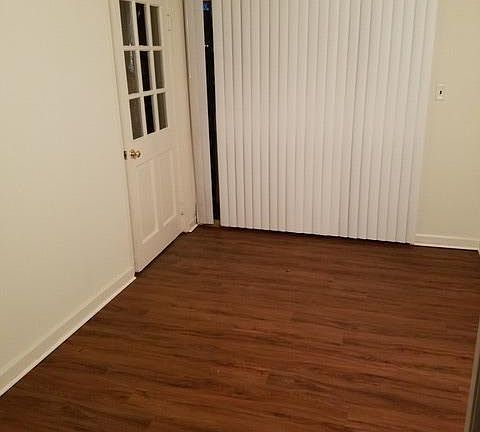 4th image of 119 Holmes Cir