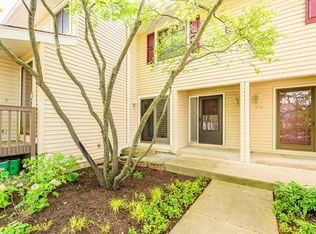 927 Hidden Lake Dr #0, Buffalo Grove, IL