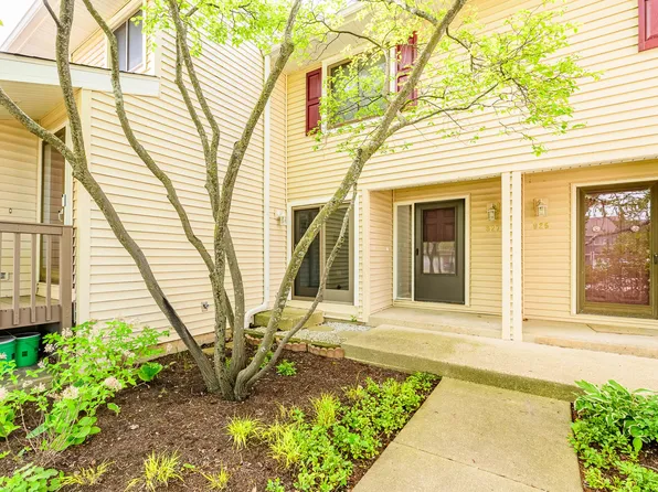 927 Hidden Lake Dr #0, Buffalo Grove, IL 60089