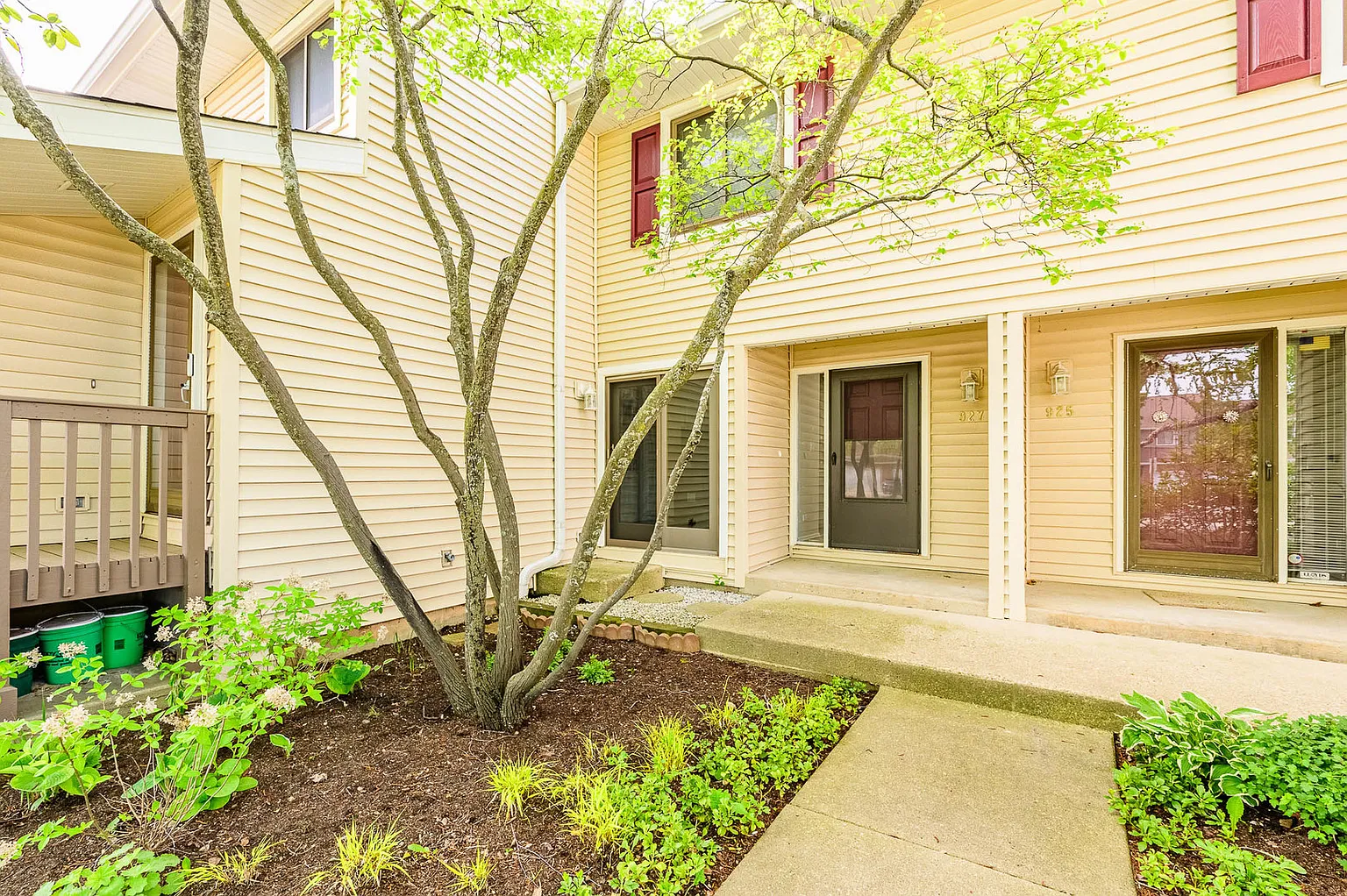 927 Hidden Lake Dr #0 photo 1
