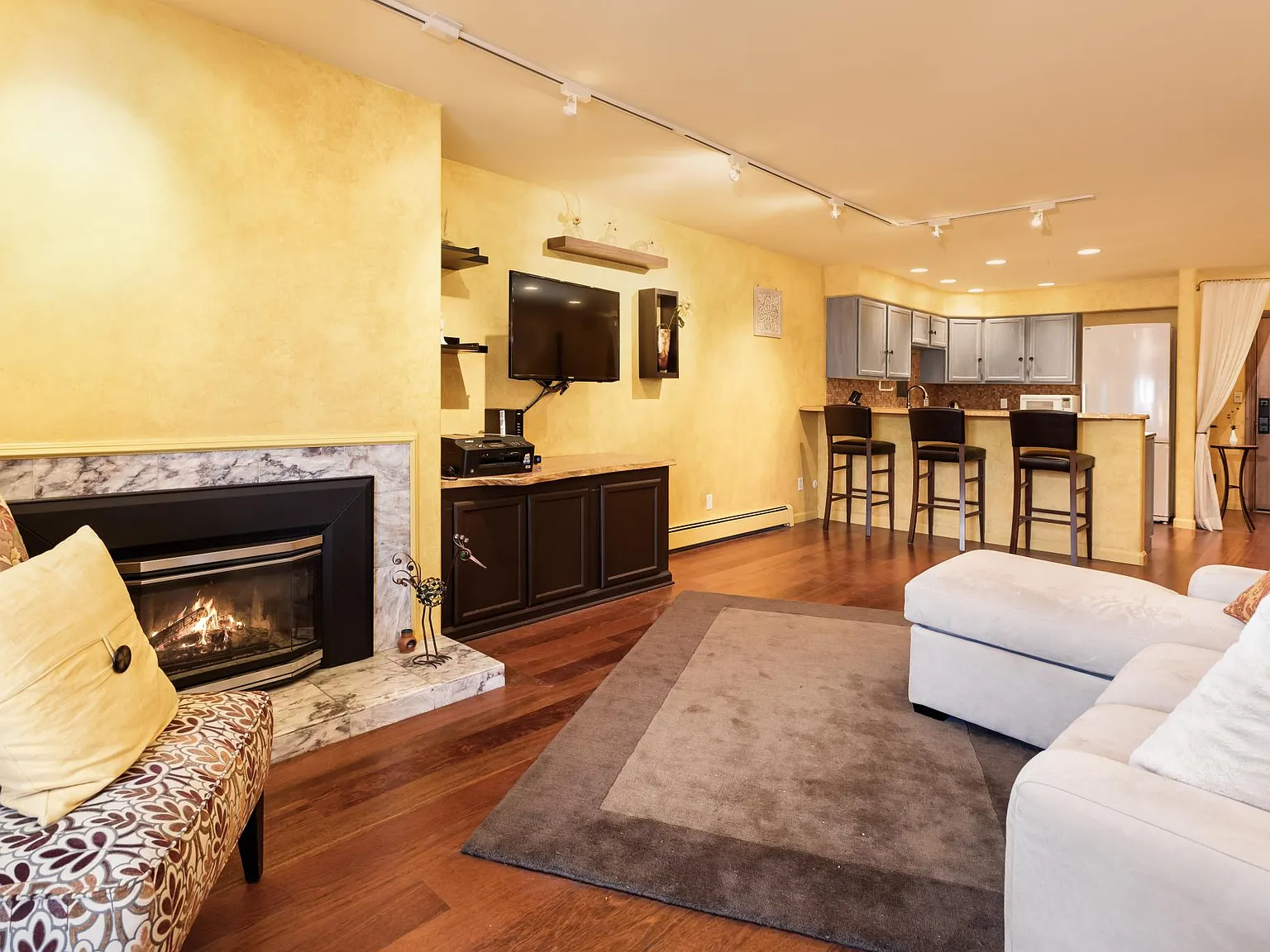 1 bed, 900 sqft, $10,000 — Photo 3
