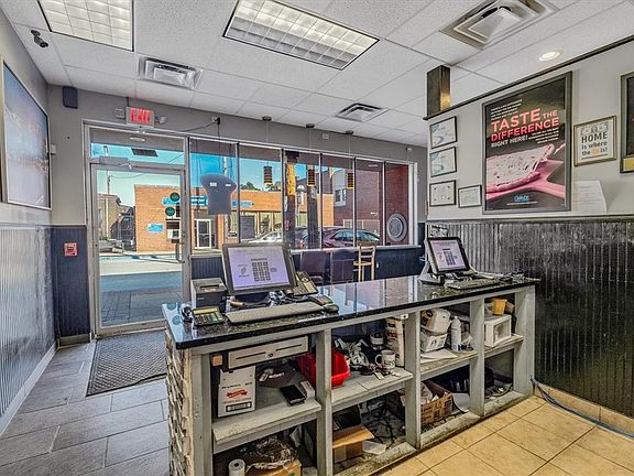 5th image of 3404 Main St