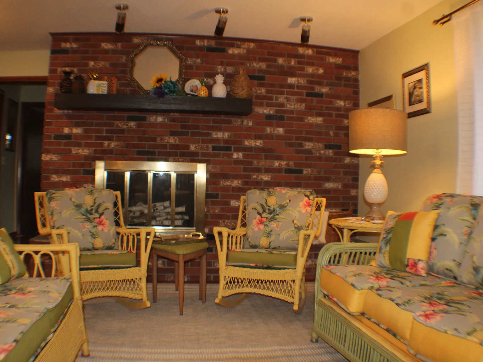 17211 N Fruitport Rd — Photo 2