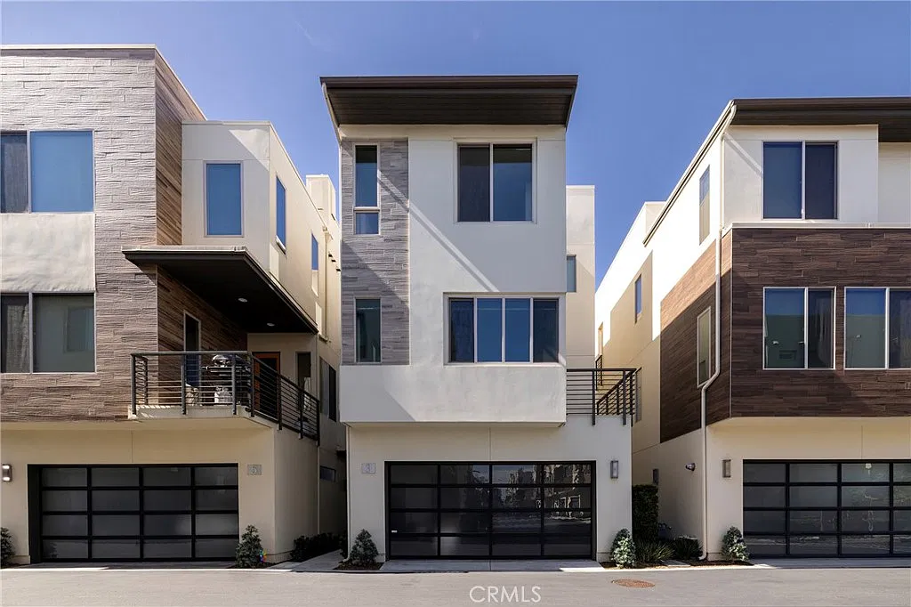 3 bed, 3.5 bath, 1719 sqft, $8,000 — Photo 1