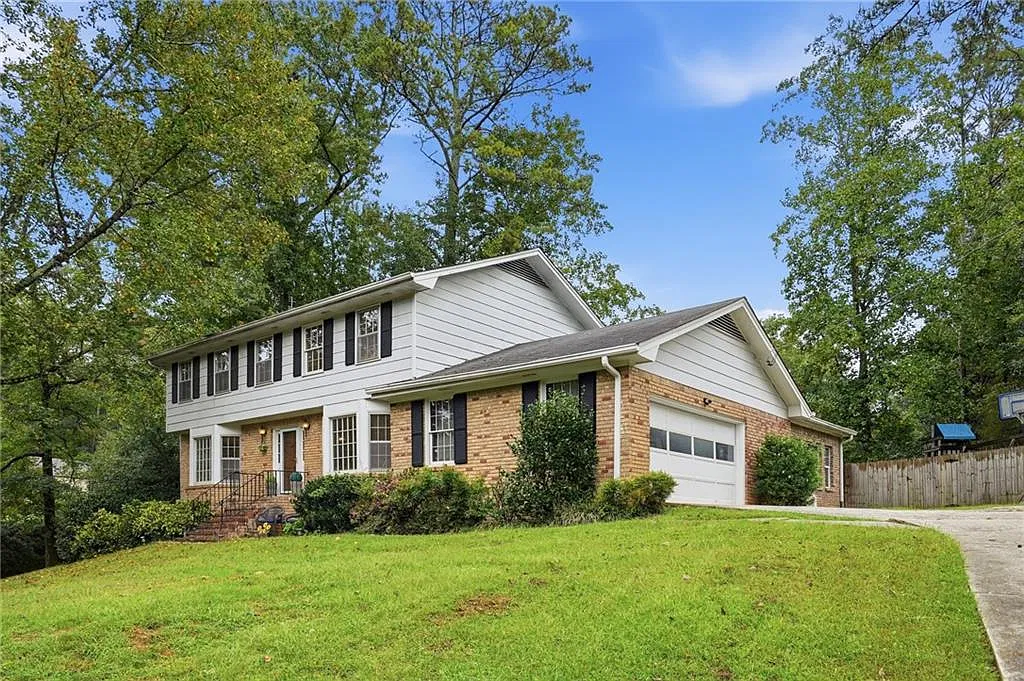 5 bed, 3.0 bath, 4435 sqft, $4,100 — Photo 1