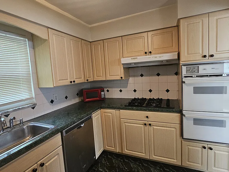 380 Coolidge Ave #2 — Photo 5