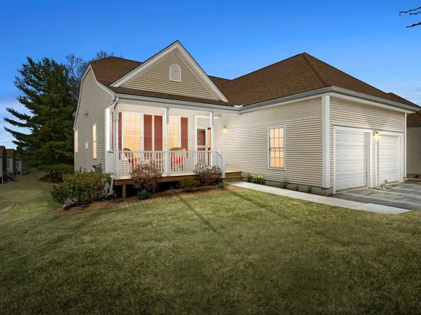 10 Andrews Dr, Uxbridge, MA 01569