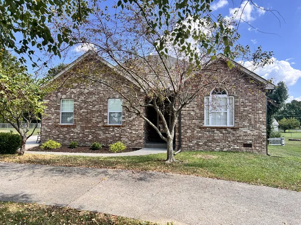 107 Irish Oaks Dr, Portland, TN 37148