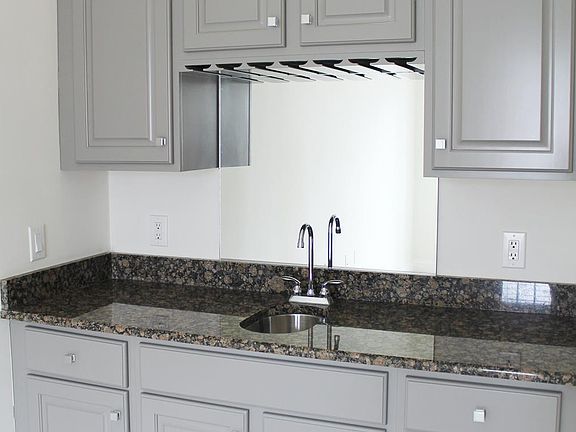 4th image of 250 Newbury Pl N