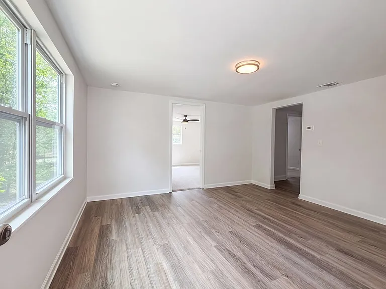 7012 Thurston Rd — Photo 10