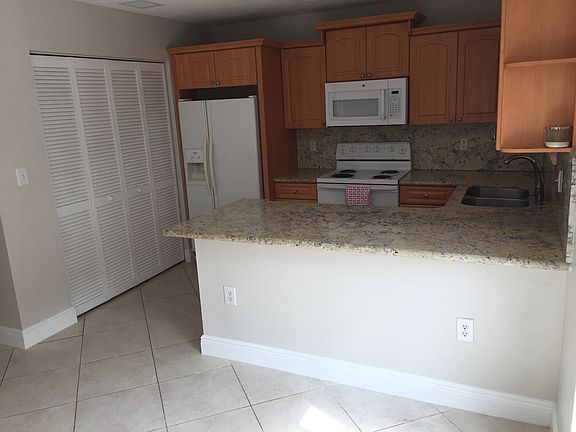 4th image of 7095 NW 173rd Dr APT 1302