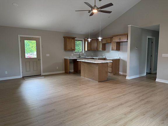 4th image of 407 E 2nd St