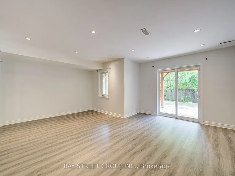 46 Romance Dr — Photo 30