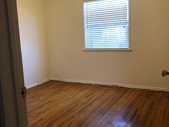 3rd image of 15424 Tupper St Unit 1