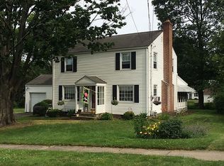 27 Greystone Rd, West Hartford, CT 06107