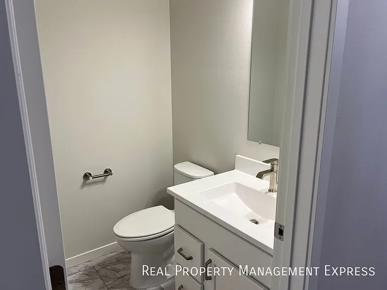 5516 S Huntwood Ave — Photo 3