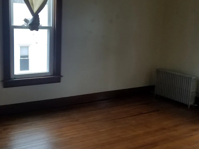 402 E King St — Photo 9