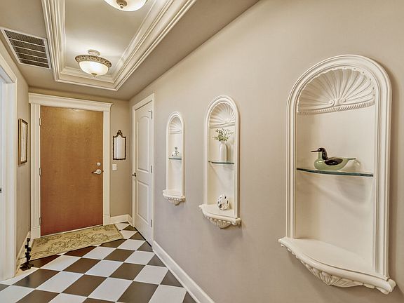 5th image of 10 E Burlington St Unit 3B