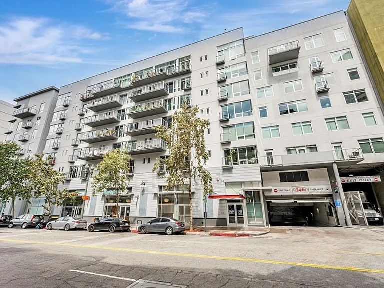 645 W 9th St #213 — Photo 28