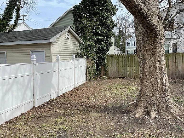 1909 Elm Ave — Photo 40