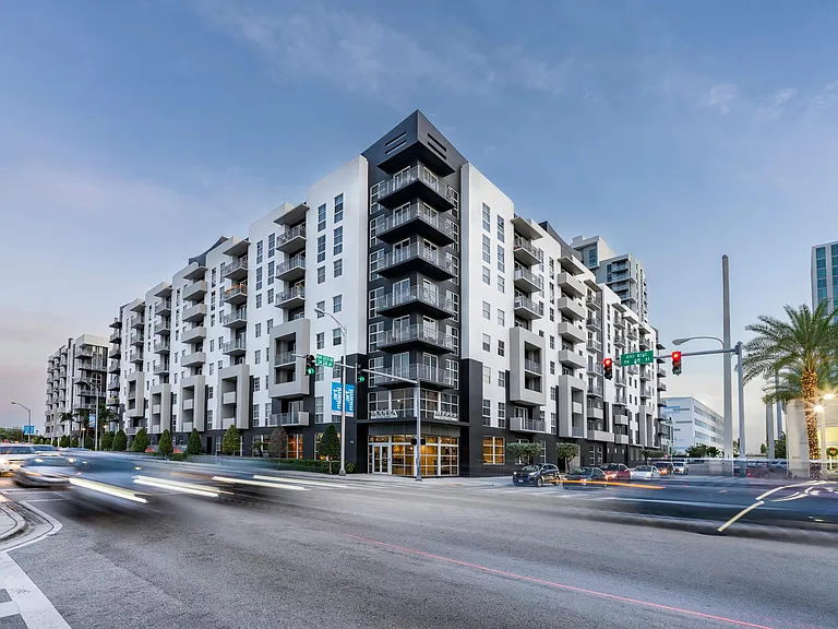 Discover Modera Douglas Station: an apartment community just minutes from the Village of Merrick Park's hip shops and restaurants.