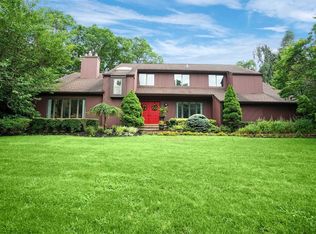 48 Caleb Brewster Rd, East Setauket, NY 11733