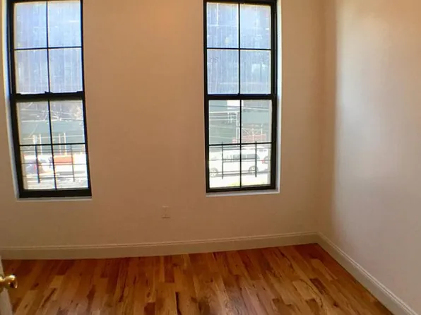 342 Mcguiness Boulevard image 3 of 8