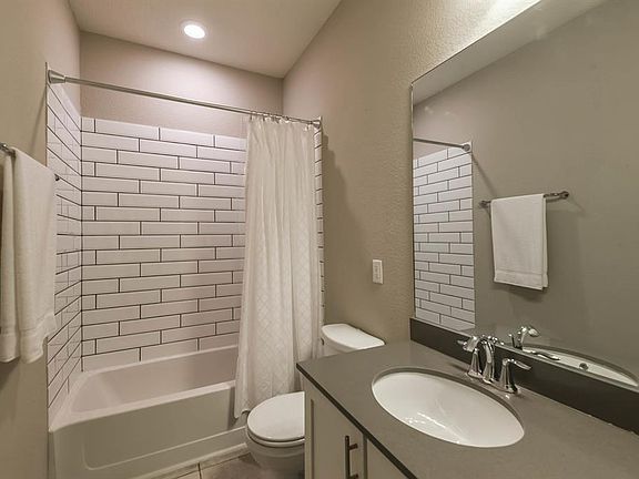 4th image of 3516 Banbury Ln