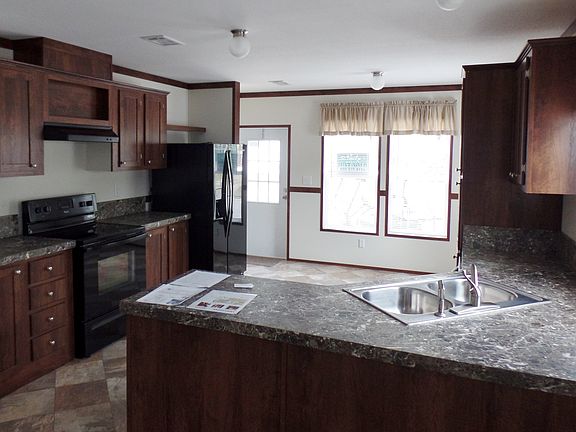 2nd image of 389 Bayhead Dr
