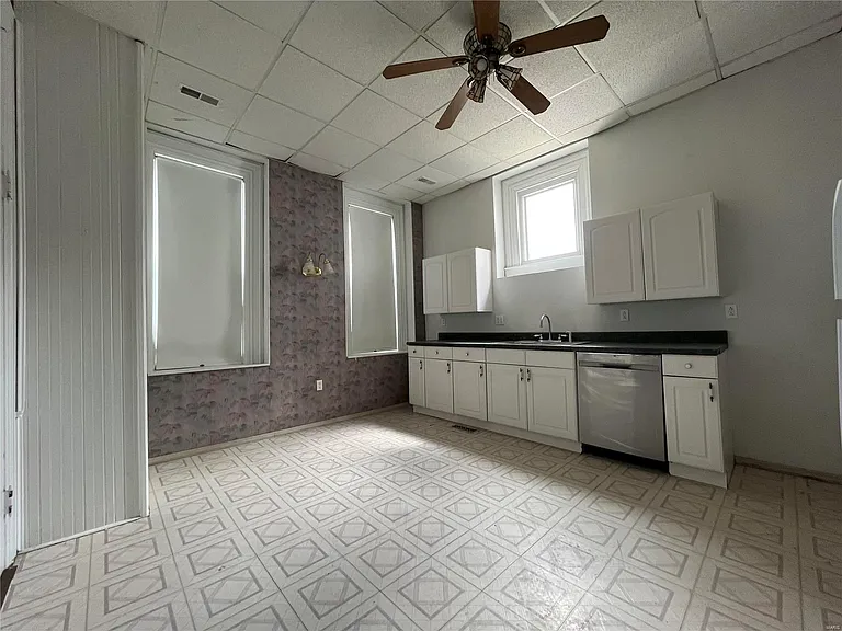123 W Saint Louis St — Photo 5