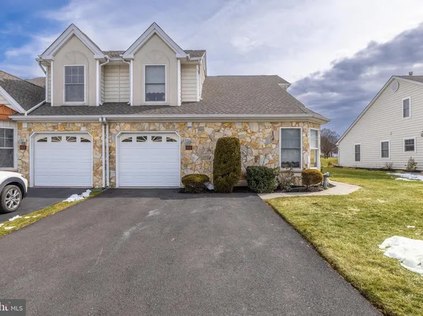 111 Grandview Dr, Ivyland, PA 18974