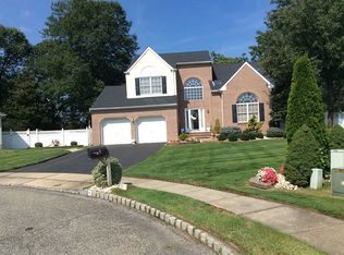 8 Loch Ct, Jackson, NJ 08527