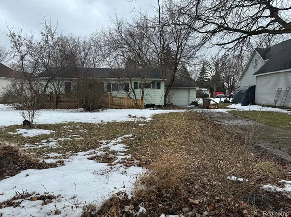 910 E Northfield Ave, Pontiac, MI 48340