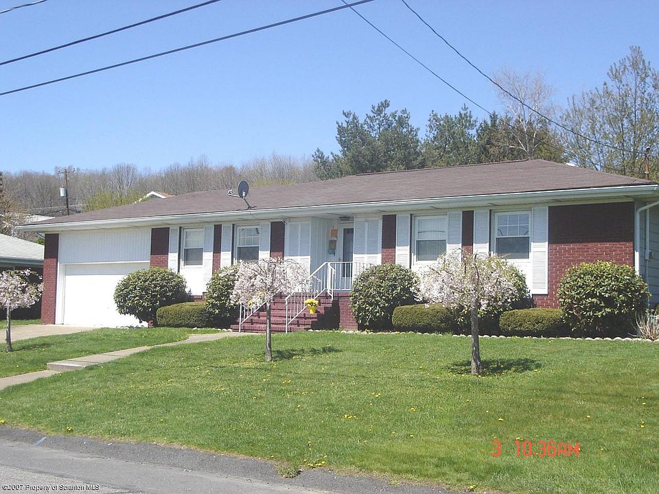 1st image of 402 Maplewood Dr
