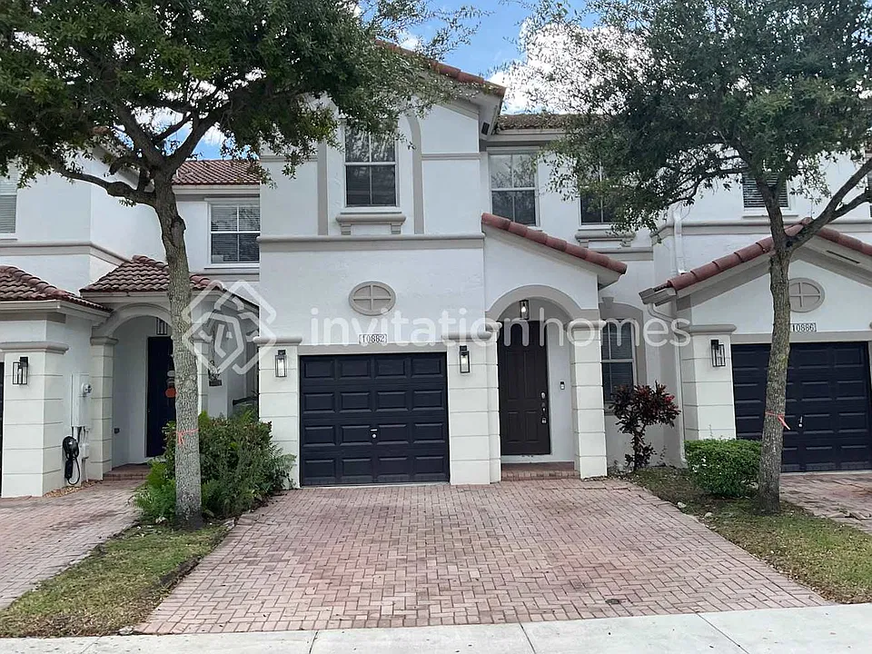 10882 NW 78th Ter
