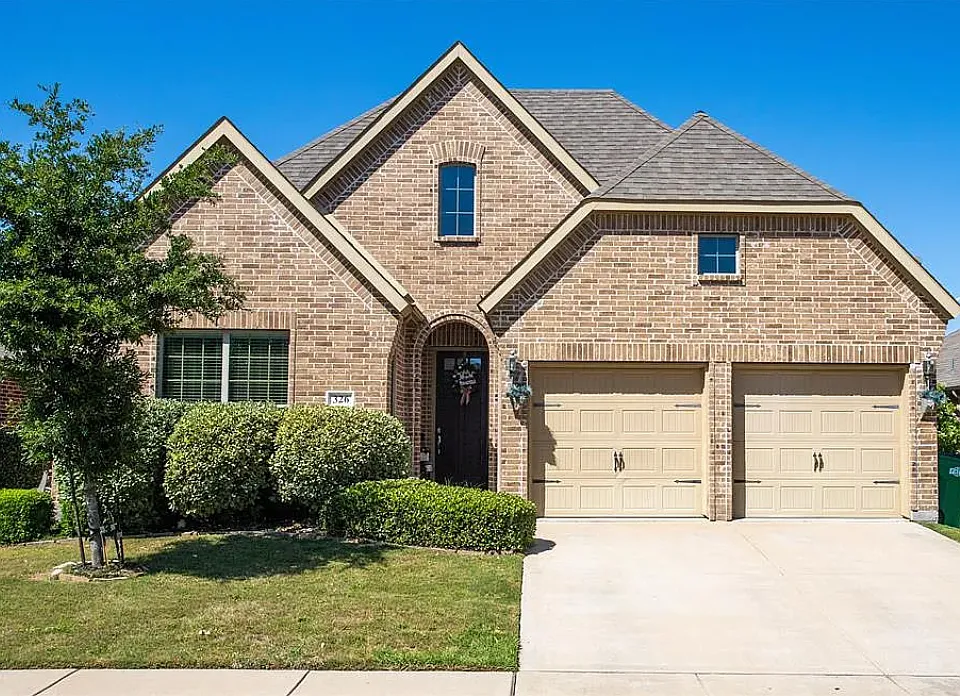 326 Hawthorn Dr