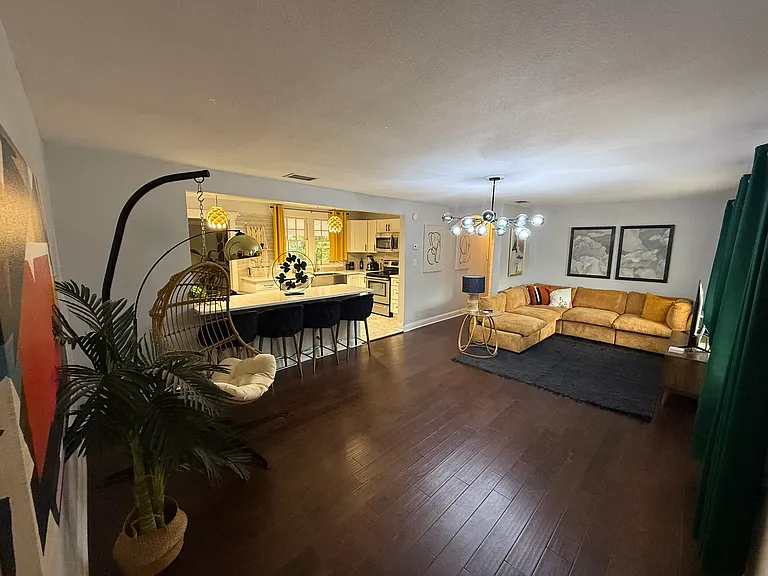 1206 E Jean St — Photo 2